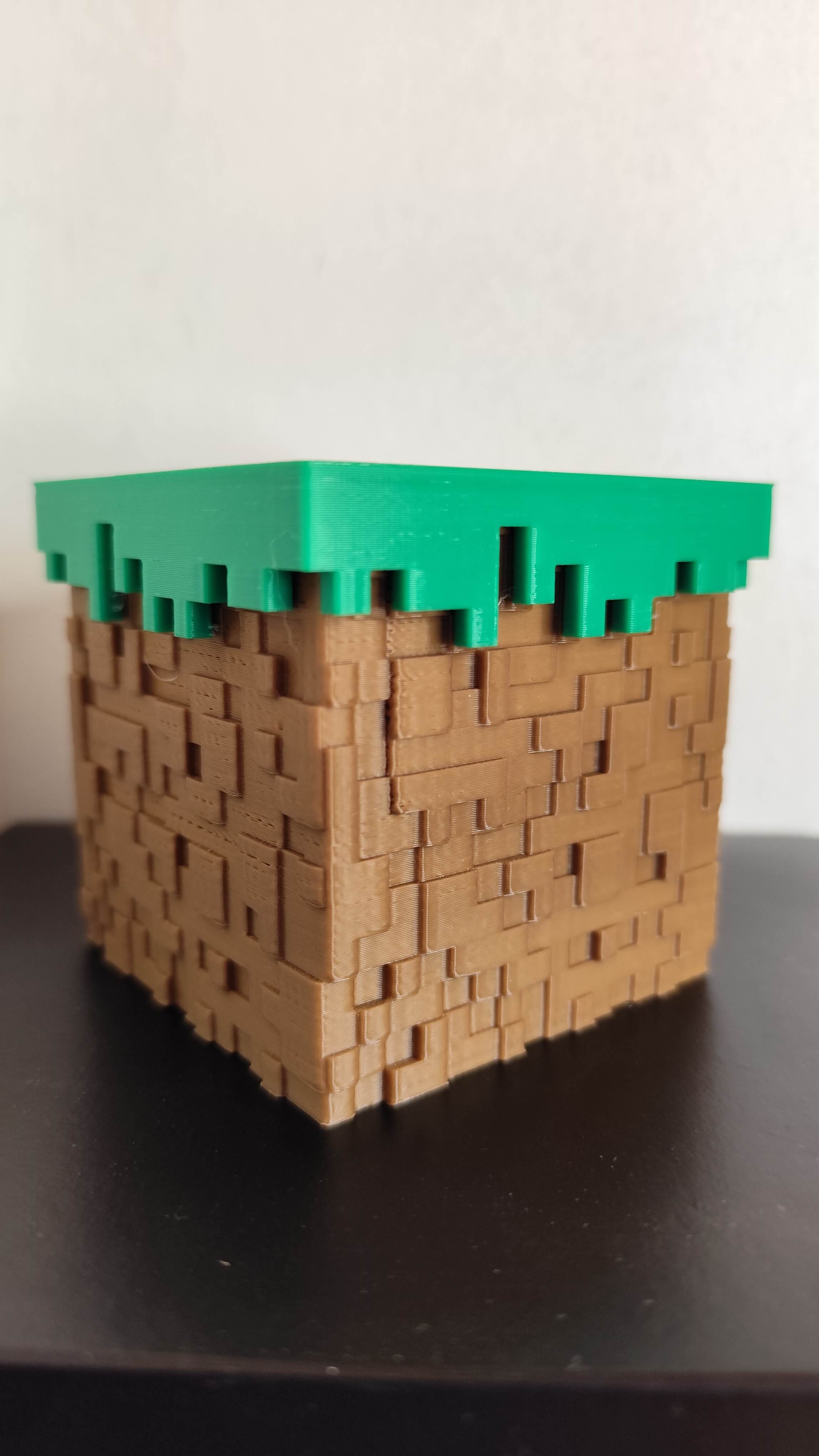 imagen de una impresion en 3D de caja cubo de Minecraft